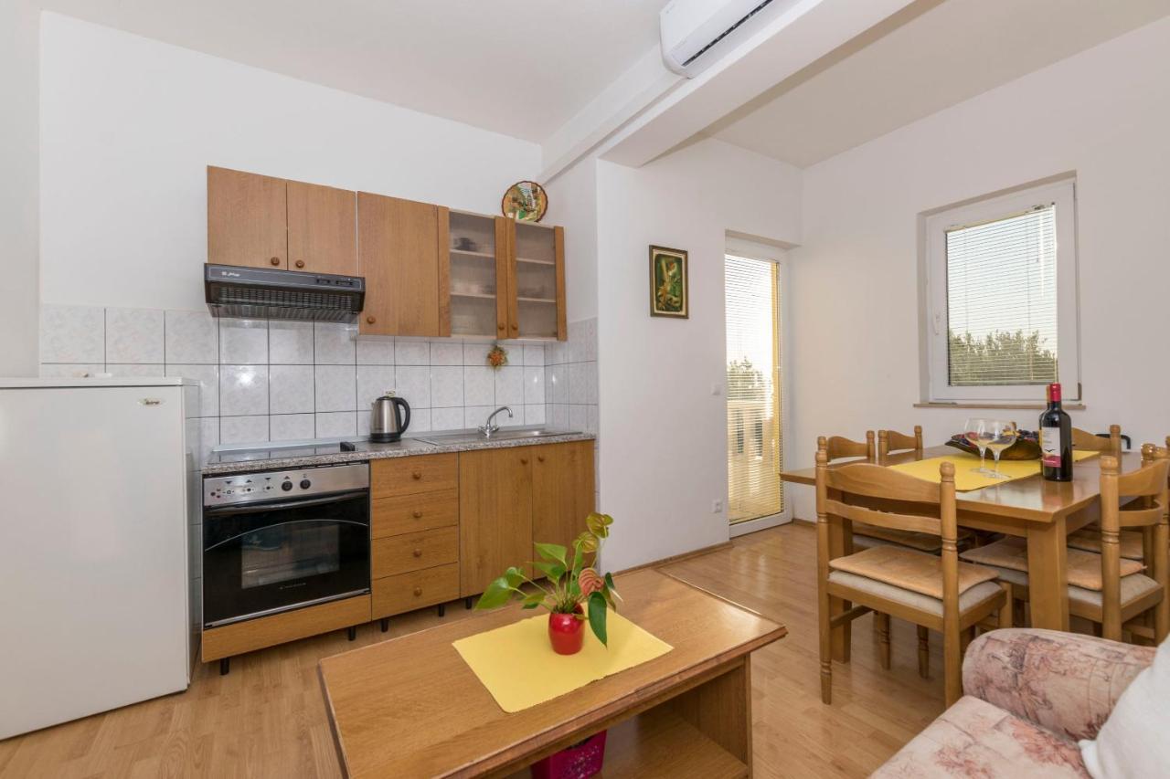 Ton?i Apartment